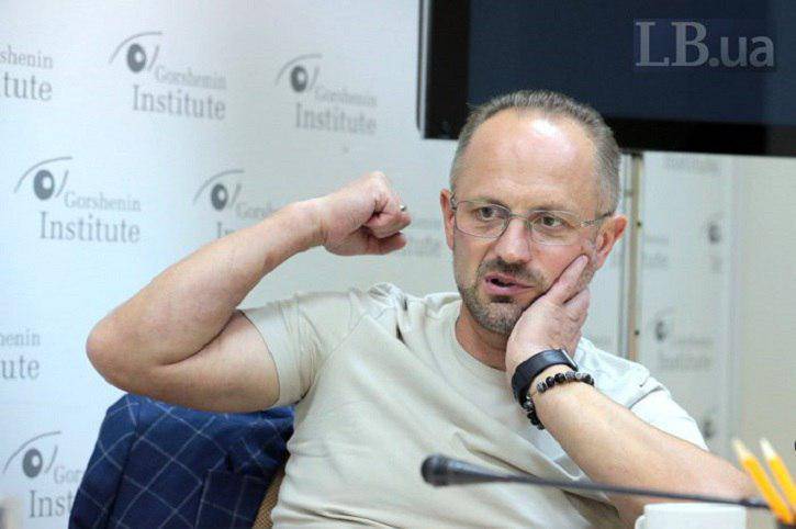 Петр Порошенко - Роман Бессмертный - Украинский переговорщик в Минске считает, что война обьединяет Украину - politnavigator.net - Россия - Украина - Киев - Армения - Германия - Франция - Минск - Азербайджан