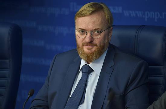Виталий Милонов - Милонов предложил обязать продавцов заранее сообщать о стоимости ремонта смартфона - pnp.ru
