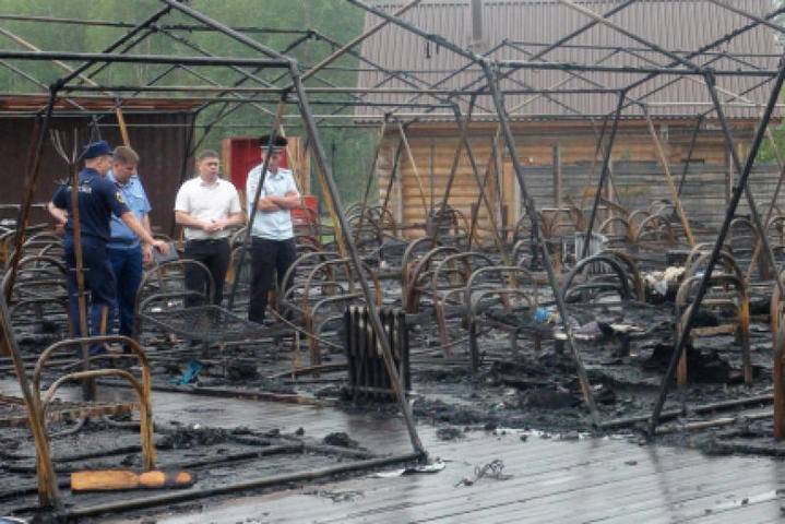 Хабаровского замминистра отстранили от работы в связи с пожаром в лагере - vm.ru - Хабаровский край