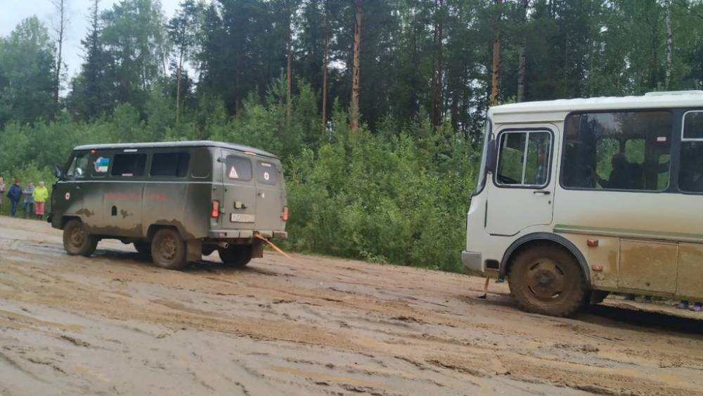В Коми скорая спасла автобус из грязевого плена – РИА «7 новостей» - 7info.ru - респ. Коми