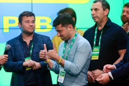 Владимир Зеленский - Петр Порошенко - Святослав Вакарчук - Андрей Герус - Партия Зеленского заберет все посты в правительстве Украины - lenta.ru - Украина
