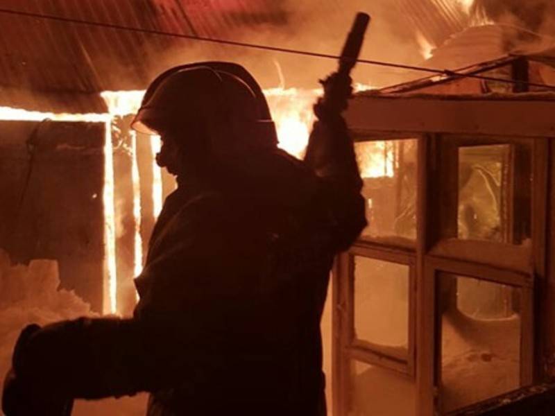 Крупный пожар начался в Иркутске - news.ru - Казахстан - Оренбургская обл.