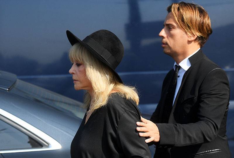 Любовь Успенская - Алла Пугачева - Вадим Манукян - Владимир Винокур - Все могут короли! Беспредел артистов предложили узаконить - tvc.ru