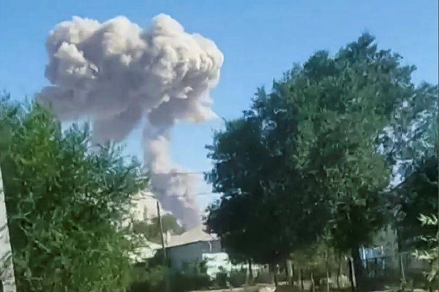 Прокуратура назвала вероятные причины ЧП в воинской части в Казахстане - aif.ru - Казахстан - Арысь