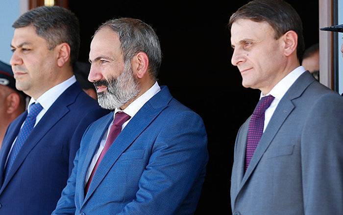 Никол Пашинян - Артур Давтян - Оник Гаспарян - Пашинян присвоил звания руководящему составу силовых структур ко Дню Конституции Армении - ru.armeniasputnik.am - Армения