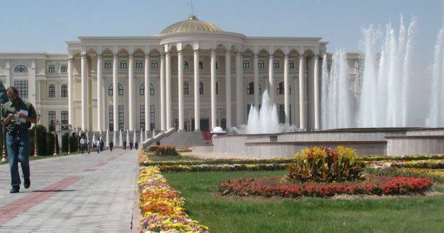 Шерали Мирзо - У правительства Таджикистана появится свои аптека и стоматология - dialog.tj - Таджикистан - Хатлонской обл.