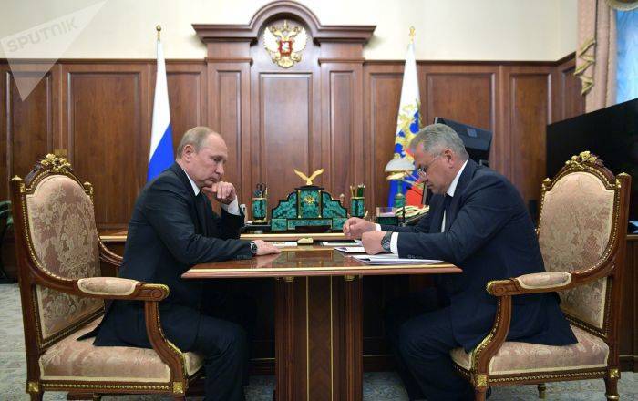 Сергей Шойгу - Владимир Путин - Гибель моряков-подводников: Путин поручил Шойгу выяснить причины ЧП - ru.armeniasputnik.am - Россия - Североморск