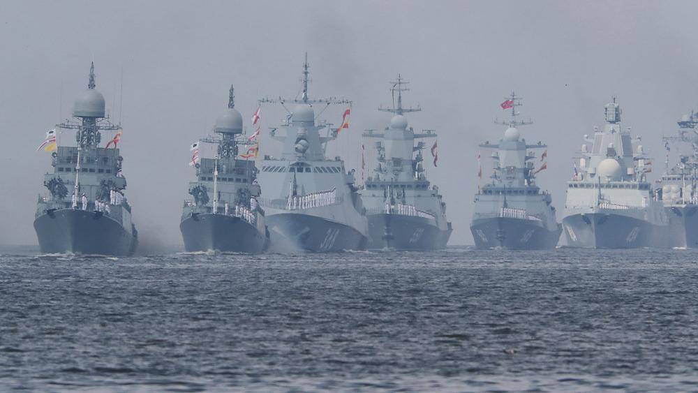 Владимир Путин - День ВМФ: Путин принял главный парад - ru.euronews.com - Россия - Санкт-Петербург - Новости