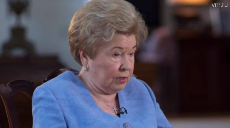 Борис Ельцин - Вдова первого президента РФ установила именную лавочку рядом с Ельцин-центром - vm.ru - Россия - Екатеринбург - Самара