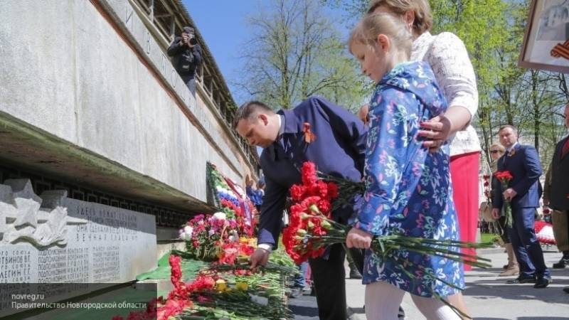 Владимир Зеленский - Павел Климкин - Максим Бужанский - Однопартиец Зеленского назвал "дебилами" тех, кто хочет отменить День Победы - nation-news.ru - Украина