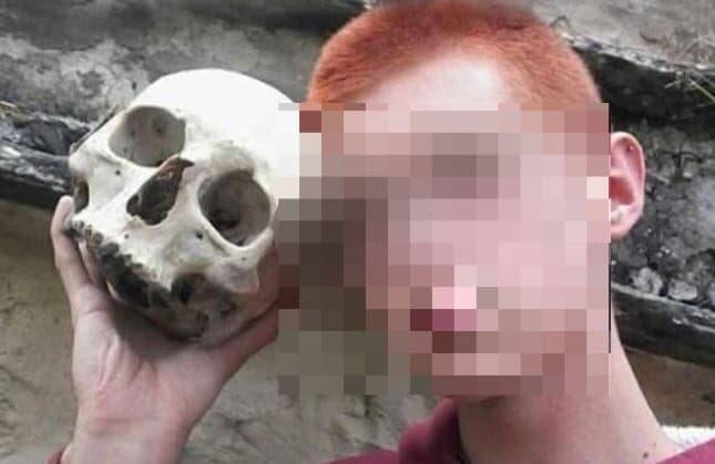 Турист совершил "непристойные действия" с черепами и заинтересовал полицию - nur.kz - Россия - респ. Алания - Пятигорск
