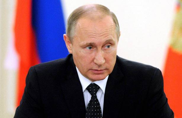Владимир Путин - Путин встретился с пострадавшими от паводка семьями после парада ВМФ - newtvnews.ru - Россия - Иркутская обл. - Санкт-Петербург
