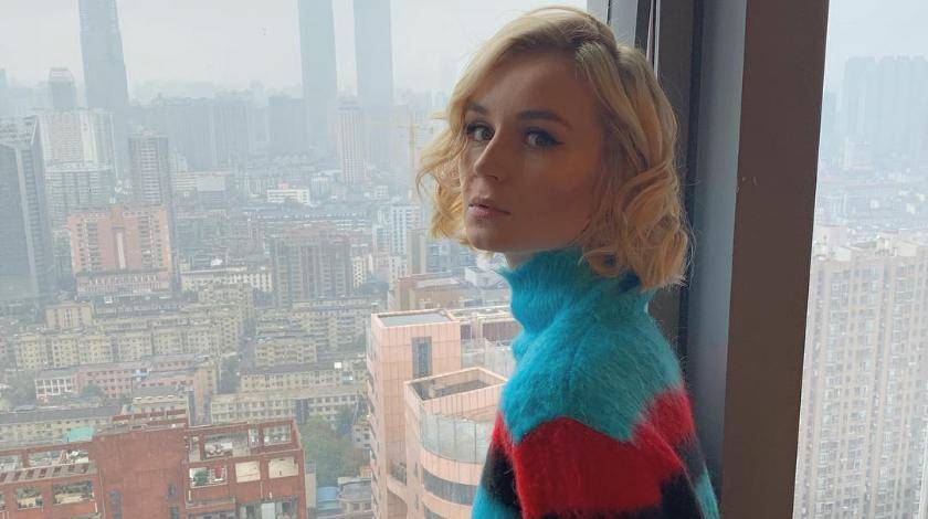 Полина Гагарина - "Побольше бы": Гагариной заглянули в декольте - utro.ru