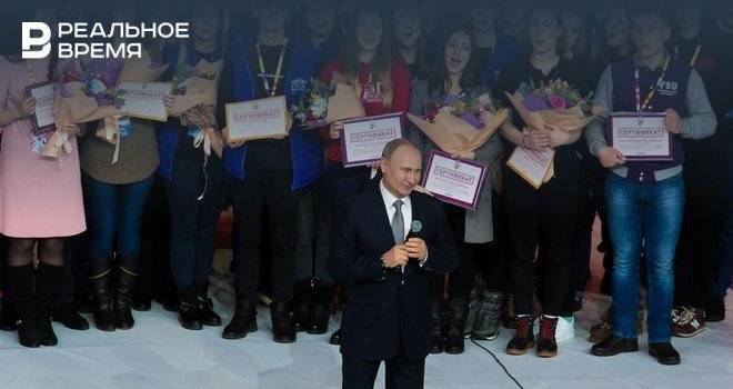 Владимир Путин - Максим Платонов - Более половины россиян видят Путина президентом и после 2024 года - realnoevremya.ru