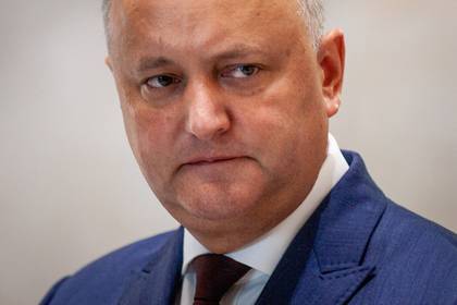 Игорь Додон - Молдавия сняла запрет на поездки в Россию для чиновников - lenta.ru - Москва - Россия - Молдавия