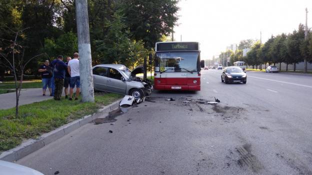 В Воронеже столкнулись пассажирский автобус и легковушка: есть пострадавшие – Новости Воронежа и Воронежской области – Вести Воронеж - vestivrn.ru - Воронеж