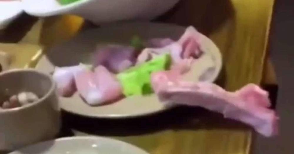 Анатолий Вассерман - Анатолий Вассерман разоблачил видео с "ожившим" мясом курицы - nur.kz