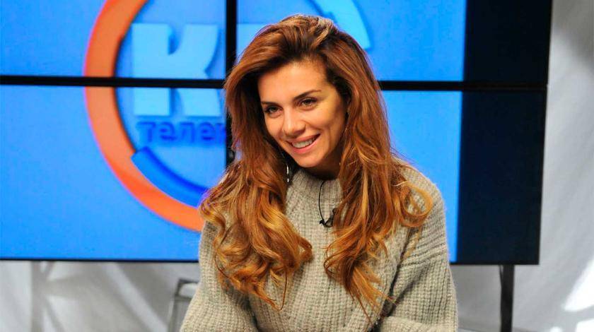 Анна Седокова - "Сочная": Седокова выпятила ягодицы в крошечном купальнике - utro.ru