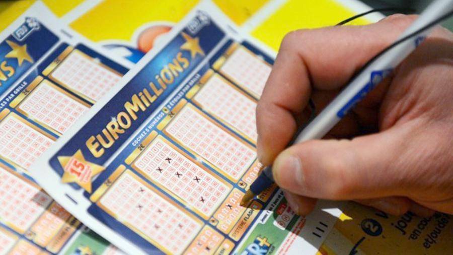 Француз получит €163 млн по потерянному лотерейному билету - iz.ru - Франция - Париж - Канада