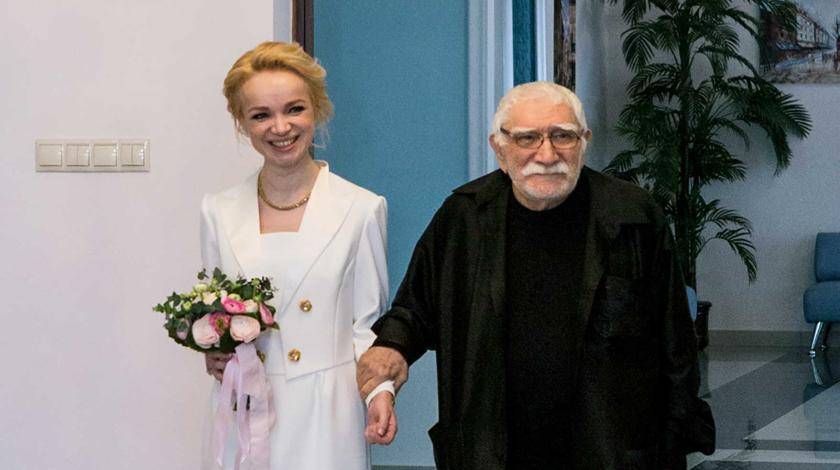 Армен Джигарханян - Прохор Шаляпин - Виталина Цымбалюк-Романовская - Дмитрий Харатьян - Бывшая выдала "самое ценное" Джигарханяна - utro.ru - Москва - Сочи
