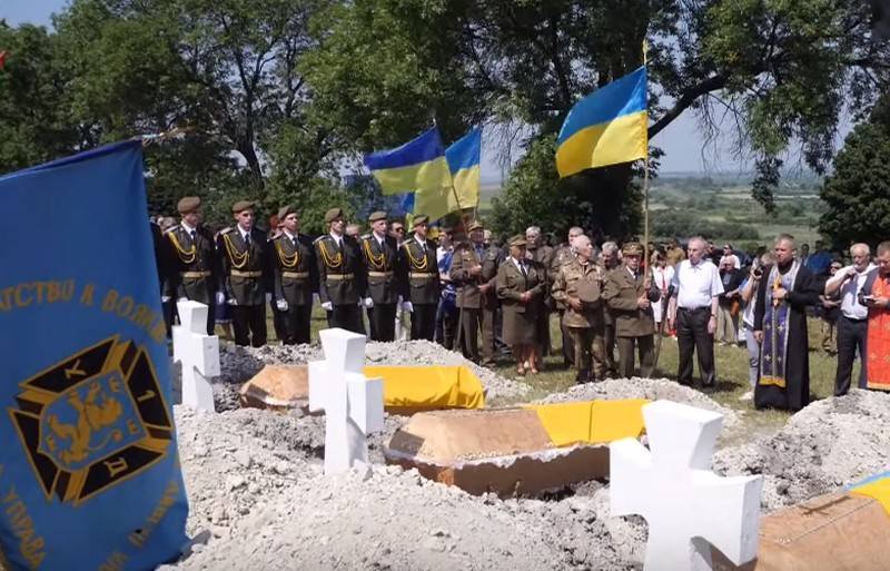 Петр Порошенко - На Украине с почестями перезахоронили останки эсэсовцев - topwar.ru - Украина - Львов - Львовская обл.