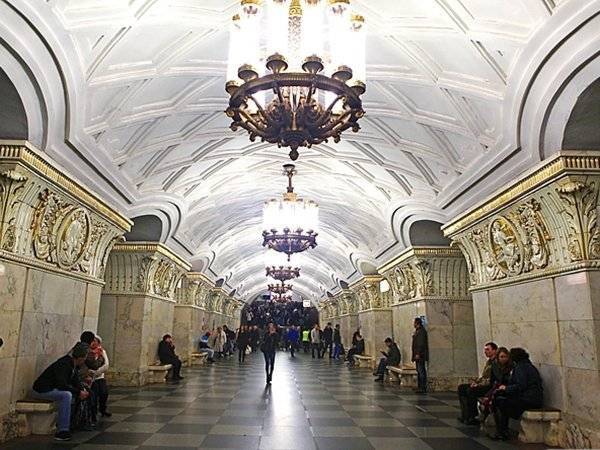 Два человека выжили после падения на рельсы в метро Москвы - polit.ru - Москва