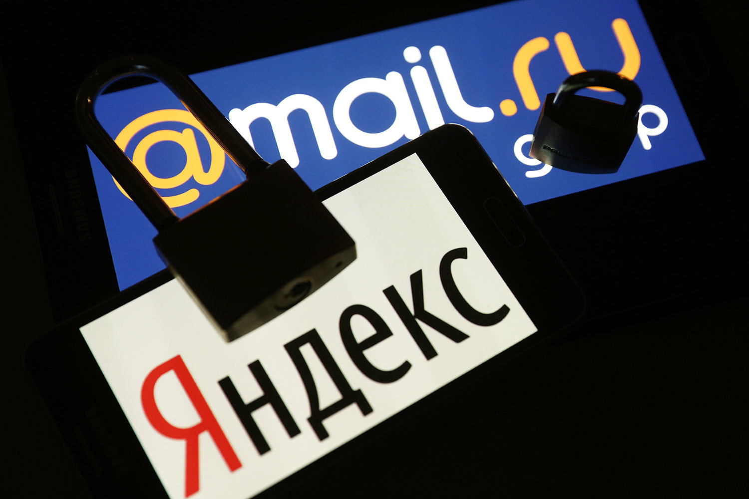 Максим Акимов - Константин Носков - Антон Горелкин - Автор законопроекта об ограничении доли иностранцев в «значимых интернет-ресурсах» изменит его после критики Минкомсвязи - theins.ru - Россия