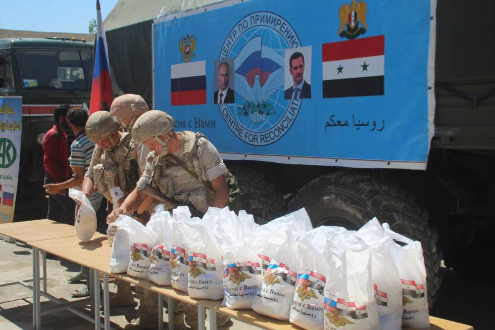 Российская военная полиция доставила гуманитарную помощь жителям Дамаска - politexpert.net - Россия - Сирия - Дамаск