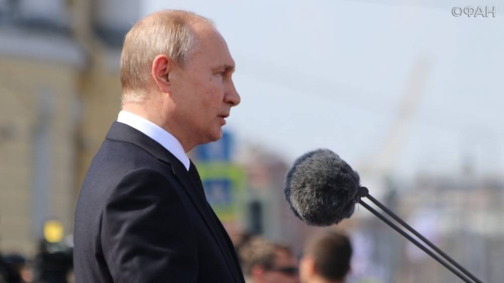 Владимир Путин - Василий Быков - Сергей Кузьмин - Как это было — День ВМФ в Санкт-Петербурге. - riafan.ru - Россия - Ленинградская обл. - Санкт-Петербург - Пушкин
