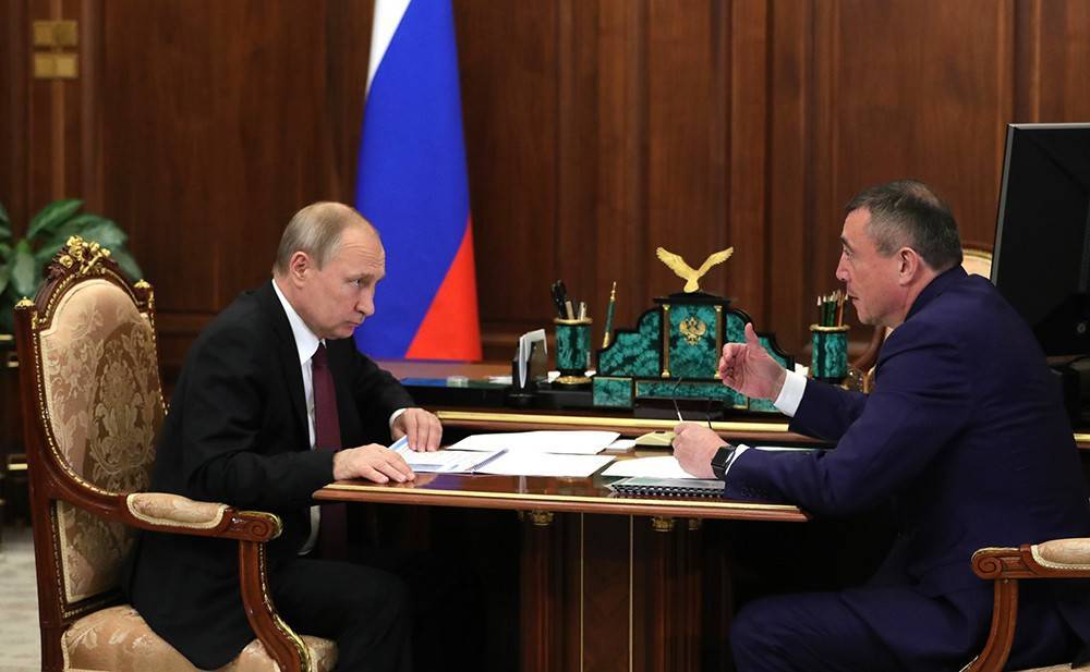Владимир Путин - Валерий Лимаренко - Путин попросил не гонять людей "за тридевять земель" на диспансеризацию - tvc.ru - Сахалинская обл.