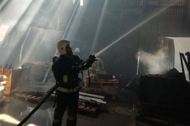 В Рязани произошел пожар в цехе по производству жидкости для розжига - aif.ru - Рязань