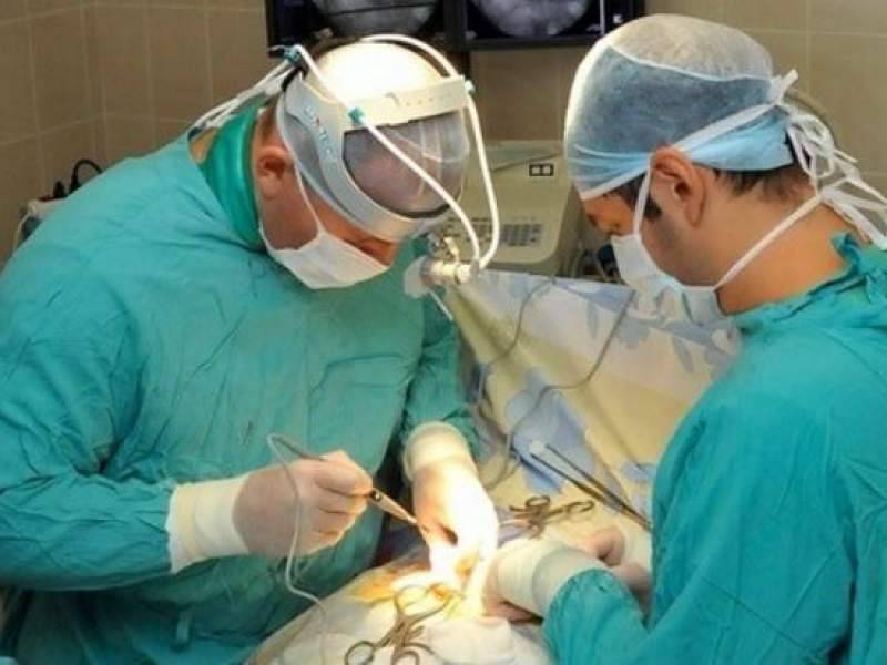 Полтора килограмма украшений нашли врачи в желудке у пациентки в Индии - dayonline.ru - India