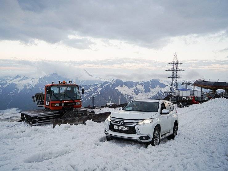 Рекордсмен: серийный Mitsubishi Pajero Sport покорил Эльбрус - avtovzglyad.ru - Россия