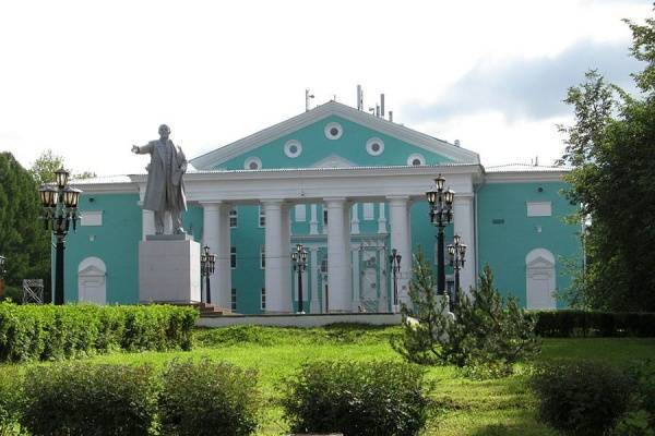 В Бокситогорске к празднику основания Ленобласти отремонтировали центр — Общество. Новости, Новости России - eadaily.com - Ленинградская обл. - Санкт-Петербург - Бокситогорск