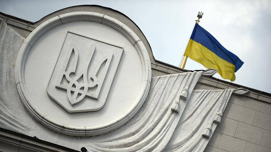 Петр Порошенко - Святослав Вакарчук - Максим Бужанский - Юлия Тимошенко - Соратник Зеленского назвал «дебилами» желающих отменить День Победы - iz.ru - Украина - Германия