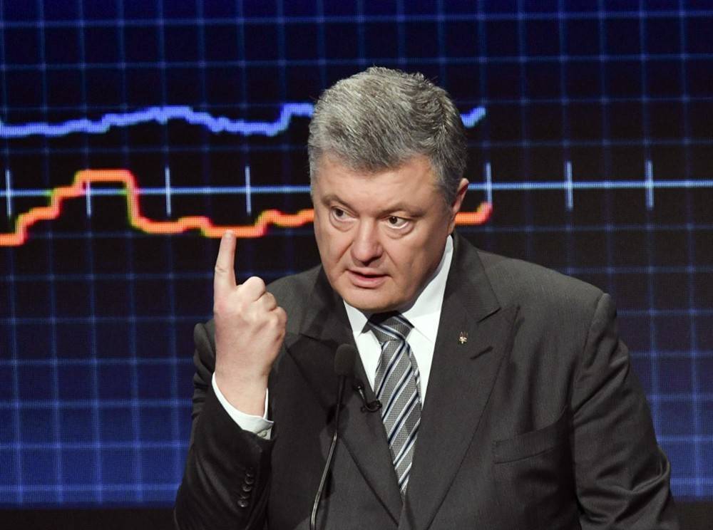 Владимир Зеленский - Петр Порошенко - Арсен Аваков - Сбежавшего из страны Порошенко уличили в бессовестной лжи - tvc.ru - Украина - Германия - Эмираты