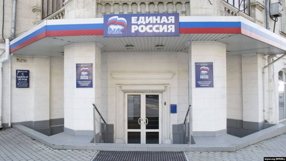В Новосибирске неизвестный поджёг офис "Единой России" - svoboda.org - Россия - Новосибирск