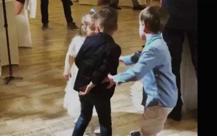 Разревелся посреди танцпола: видео о шекспировских страстях маленьких детей взорвала сеть - ru.armeniasputnik.am