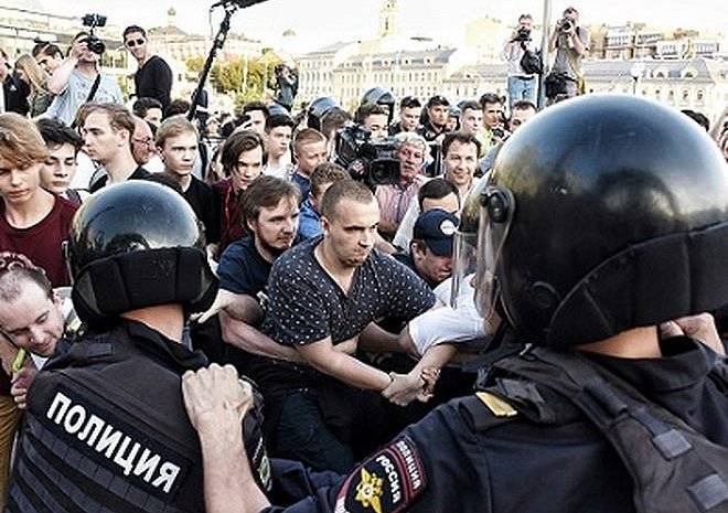 СМИ: к матери задержанной на московских протестах рязанки пришла полиция - ya62.ru - Москва - Рязань