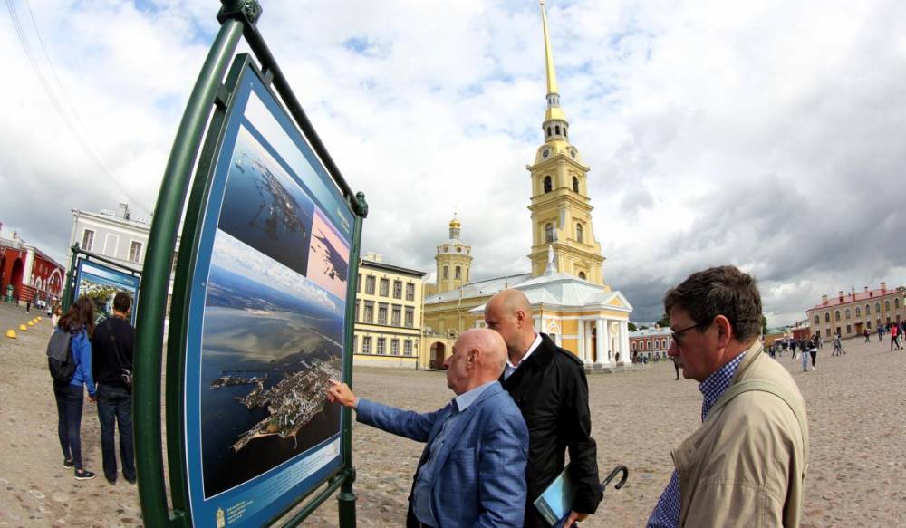 Открытие фотовыставки к 315-летию Кронштадта - gorod-plus.tv