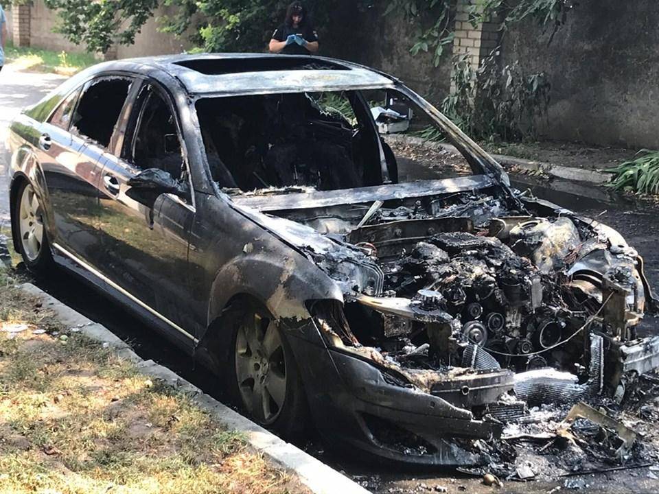 На Украине сожгли авто очередного чиновника - news-front.info - Украина - Херсон - Херсонская обл.