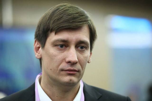 Дмитрий Гудков - Суд арестовал Гудкова на 30 суток за незаконную агитацию у Мосгоризбиркома - aif.ru - Москва