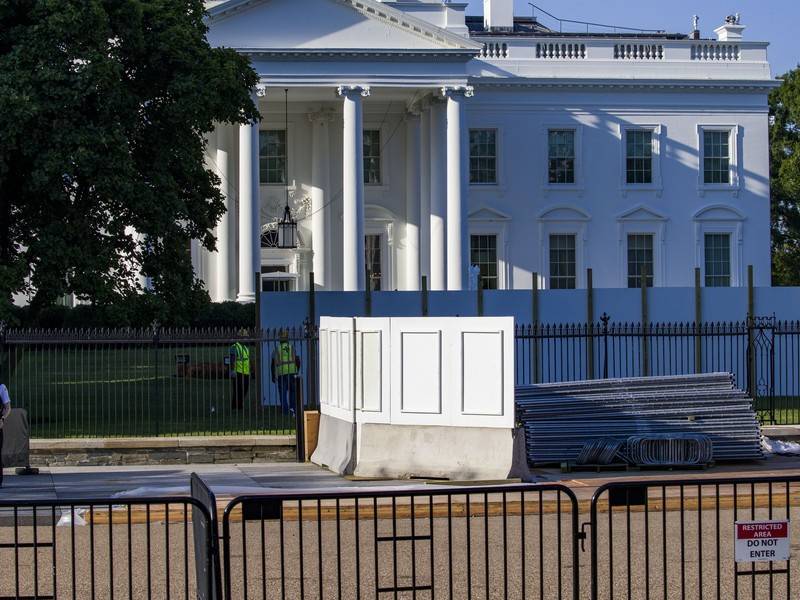 Дональд Трамп - Четырёхметровый забор устанавливают у Белого дома в США - news.ru - США