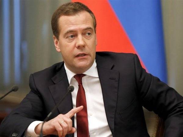 Дмитрий Медведев - Василий Власов - В Госдуме предложили Медведеву создать новое министерство - polit.ru - Россия