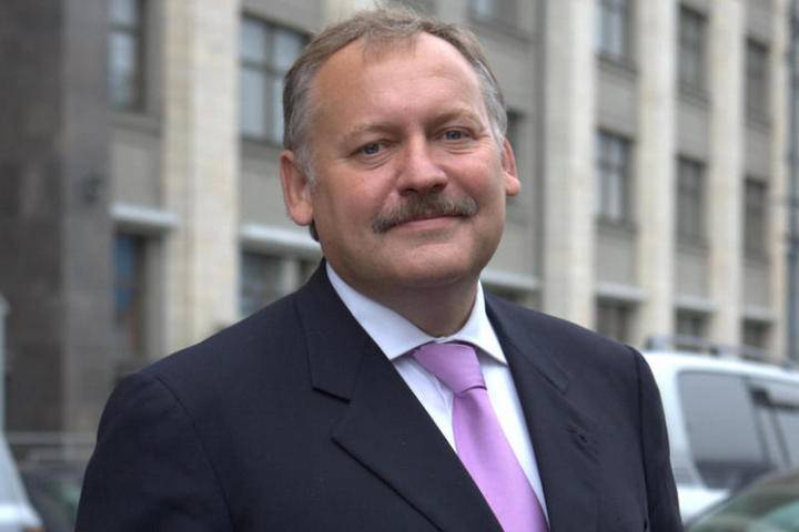 Константин Затулин - Затулин объяснил, почему украинцы продолжают массово ездить в Россию - vm.ru - Россия - Украина - Крым
