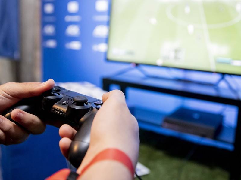 Sony совершила поставку 100 млн консолей PlayStation 4 - news.ru