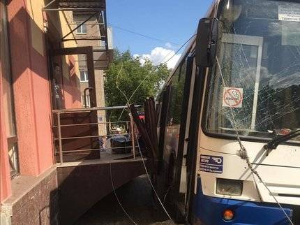 Владимир Петров - В ДТП на улице Кольцевой в Уфе, где автобус снес электроопору, был еще один участник - ufatime.ru - Уфа