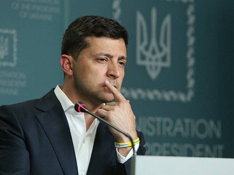 Владимир Зеленский - Петр Порошенко - Михаил Погребинский - Свержение Зеленского из-за Порошенко предсказали на Украине - news.ru - Украина