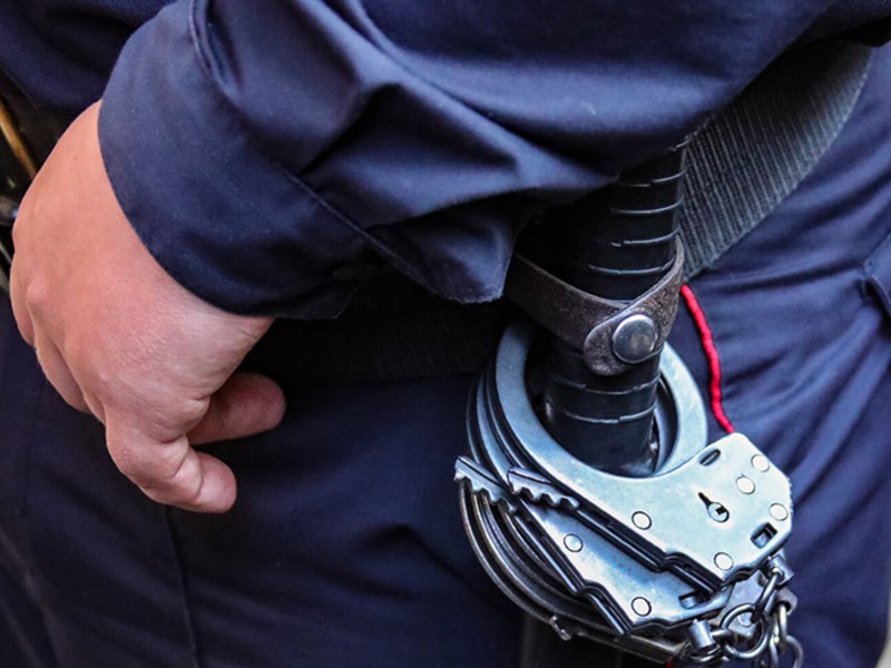 Осуждённого чиновника пристегнули наручниками к больничной койке - news.ru - Россия