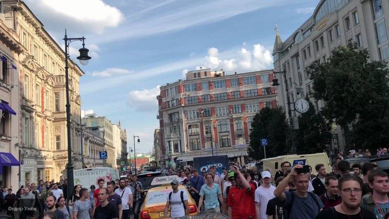 Сергей Фомин - Любовь Соболь - Сумасшедший поклонник Соболь скрылся от полиции под видом папаши с грудничком на руках - nation-news.ru - Москва
